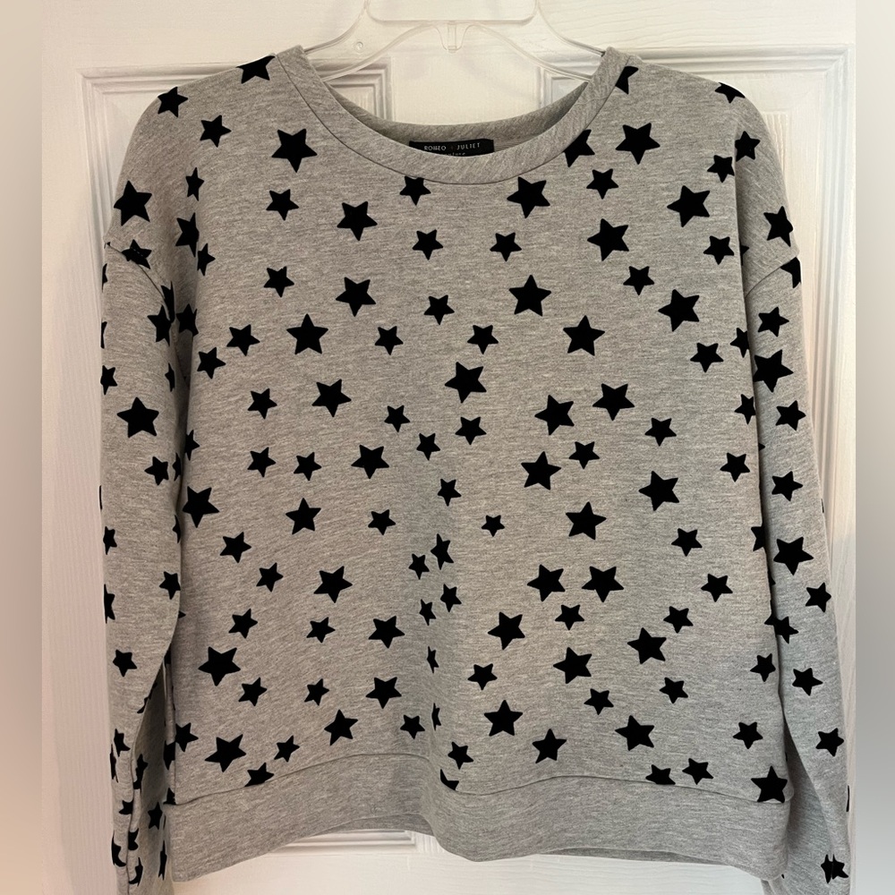 NWT Romeo & Juliet Couture sweatshirt